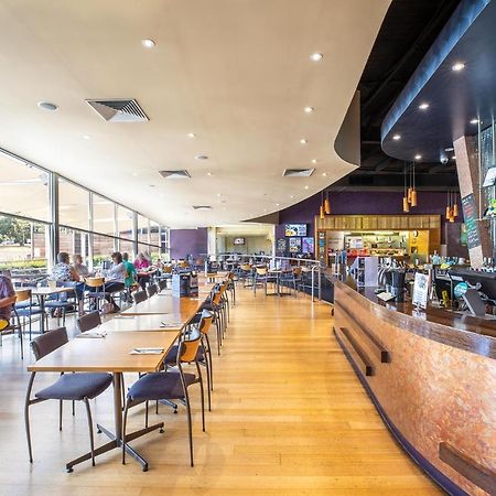 Nightcap At Sandown Park Hotel Noble Park Екстериор снимка