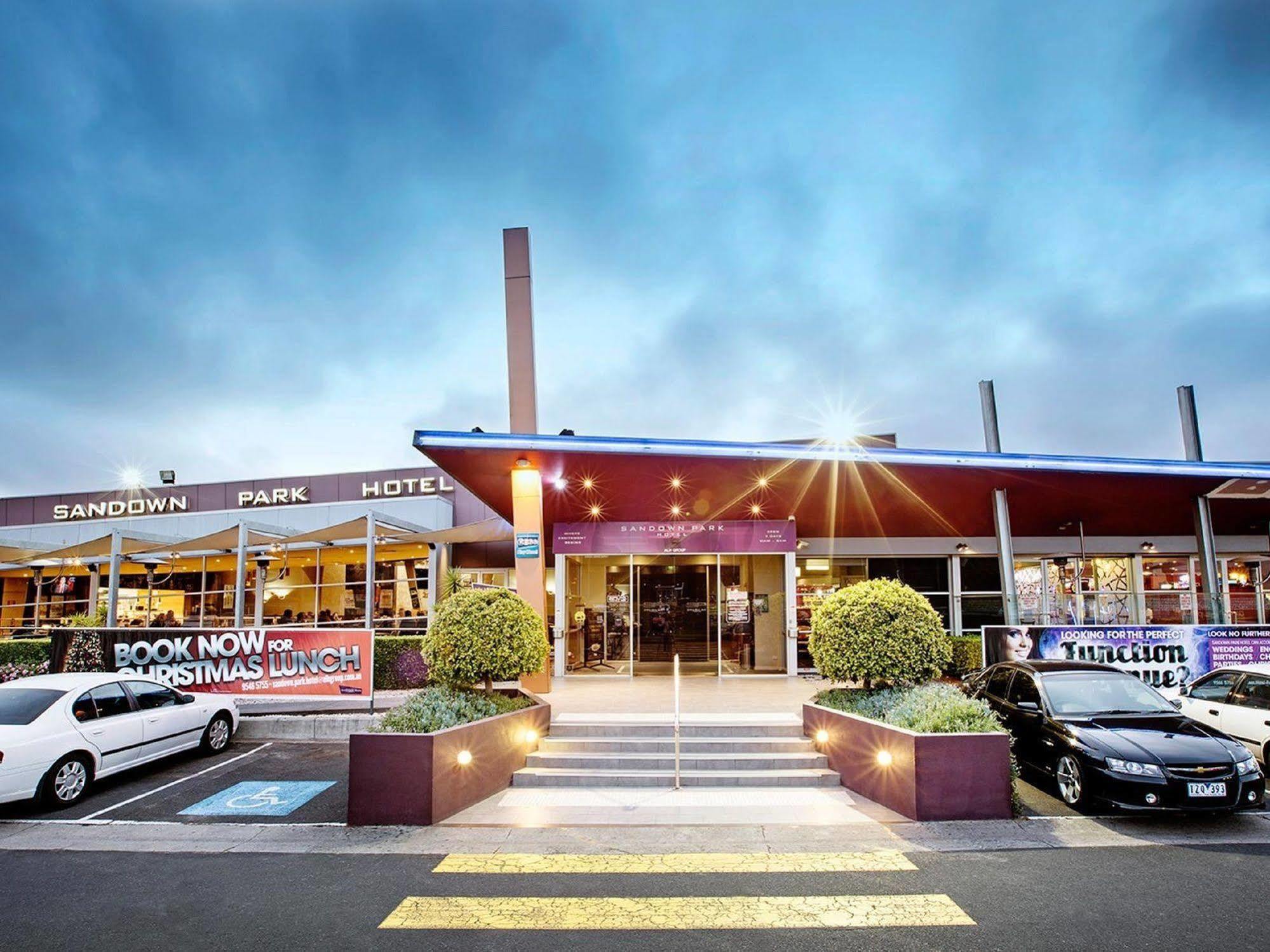 Nightcap At Sandown Park Hotel Noble Park Екстериор снимка